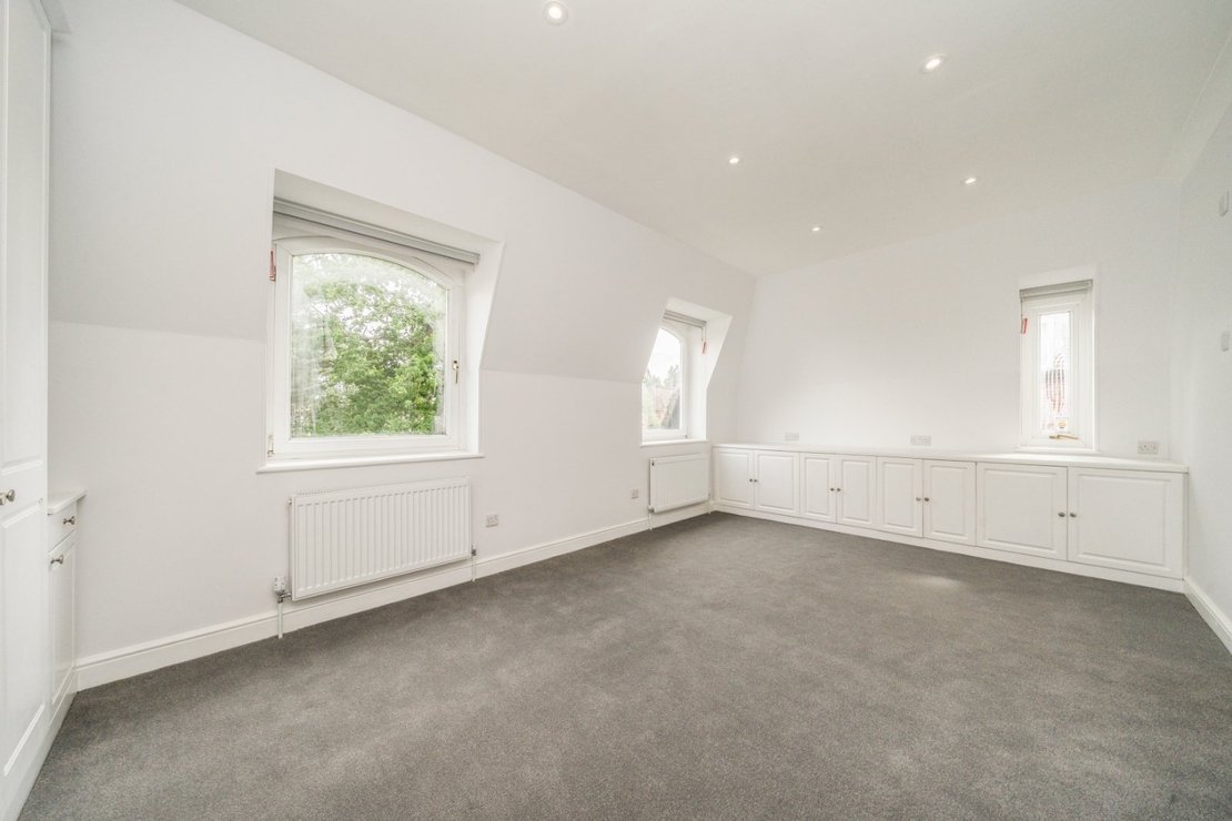 2 bedroom Flat to rent in Clarendon Court-view7