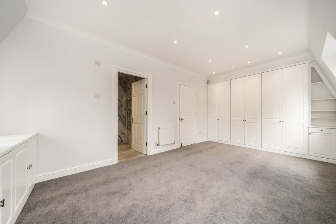2 bedroom Flat to rent in Clarendon Court-view5