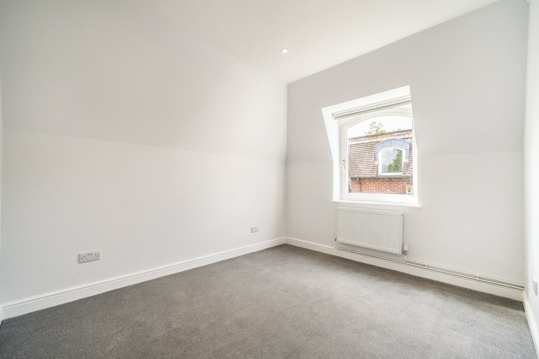 2 bedroom Flat to rent in Clarendon Court-view9