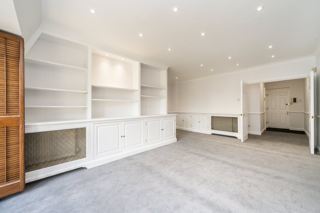 2 bedroom Flat to rent in Clarendon Court-view2