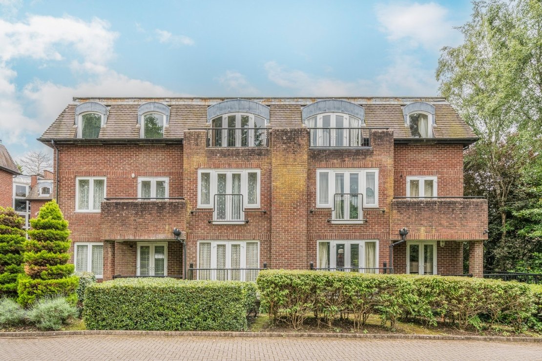 2 bedroom Flat to rent in Clarendon Court-view12