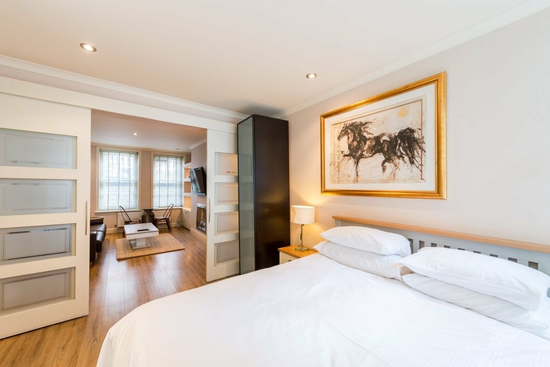 1 bedroom Flat to rent in Clevedon House-view4