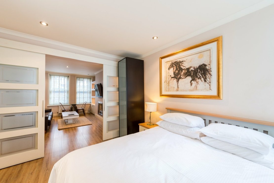 1 bedroom Flat to rent in Clevedon House-view4