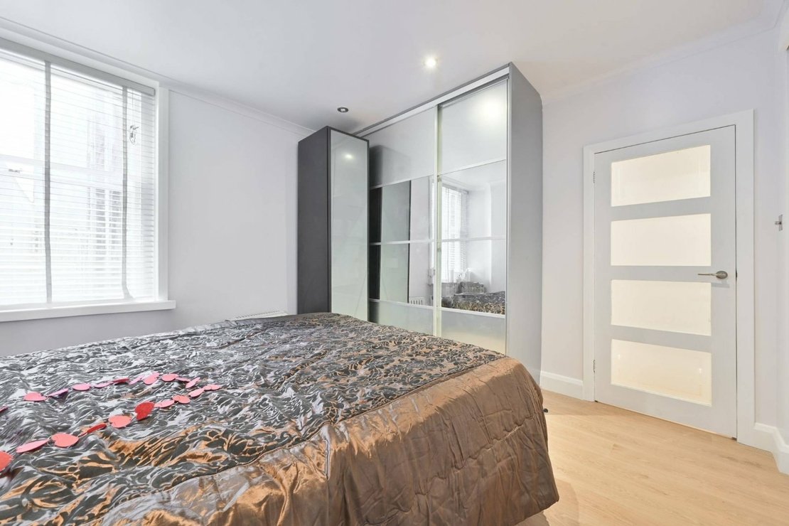 1 bedroom Flat to rent in Clevedon House-view5