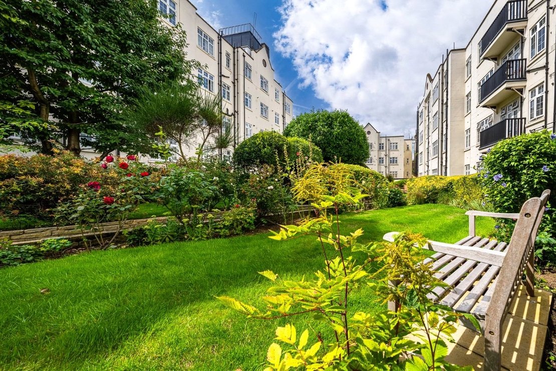 2 bedroom Flat to rent in Clifton Court-view12
