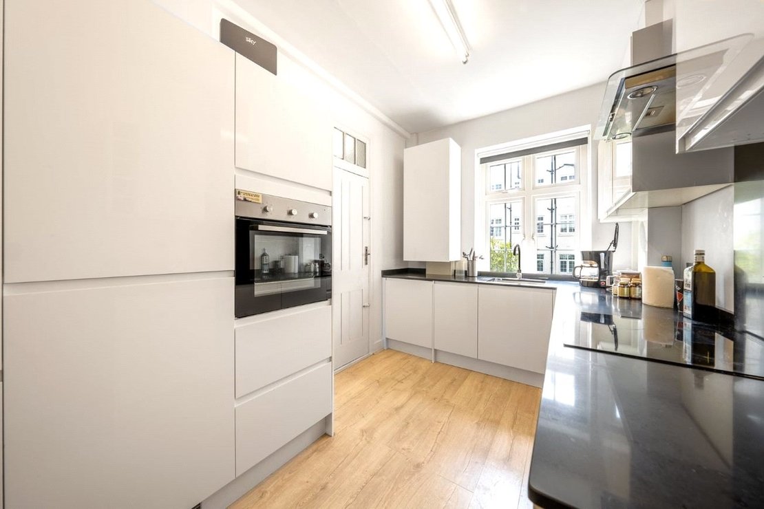 2 bedroom Flat to rent in Clifton Court-view3