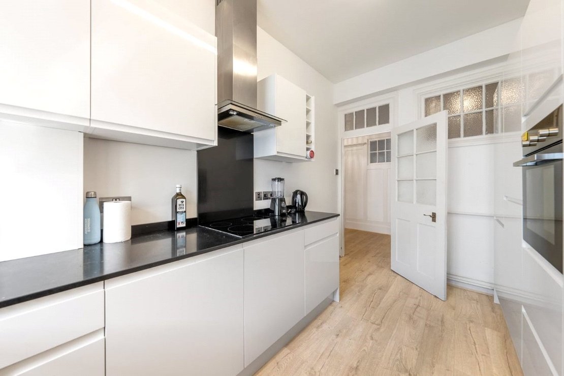 2 bedroom Flat to rent in Clifton Court-view10