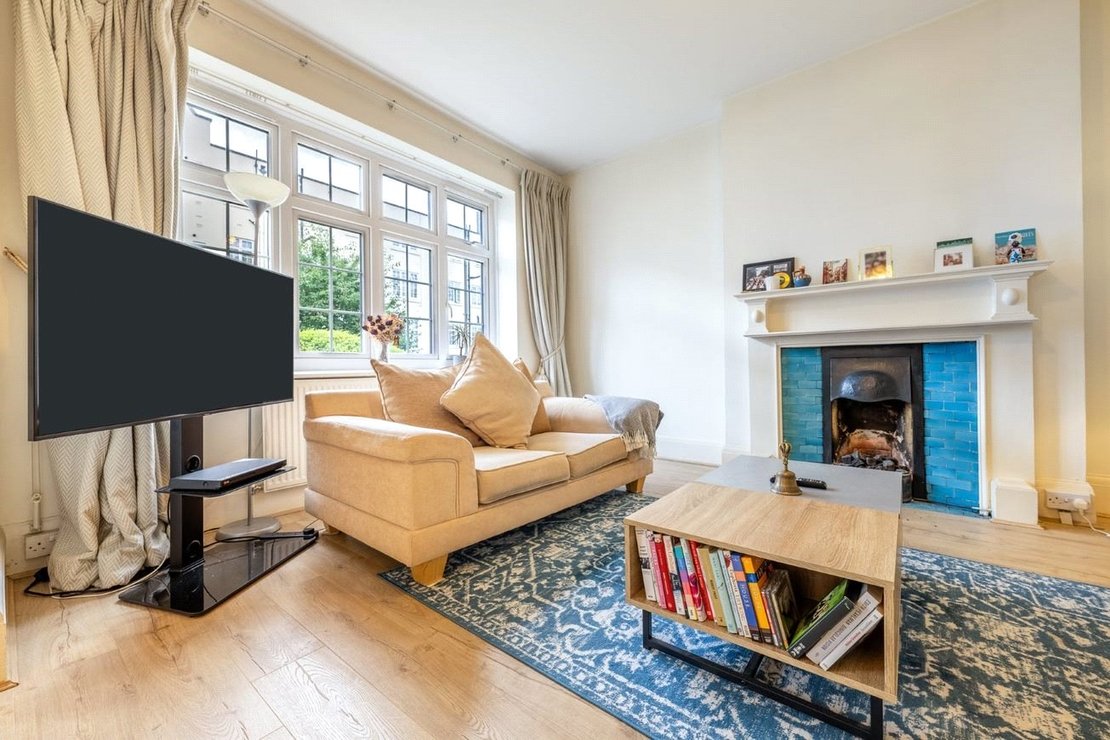 2 bedroom Flat to rent in Clifton Court-view8