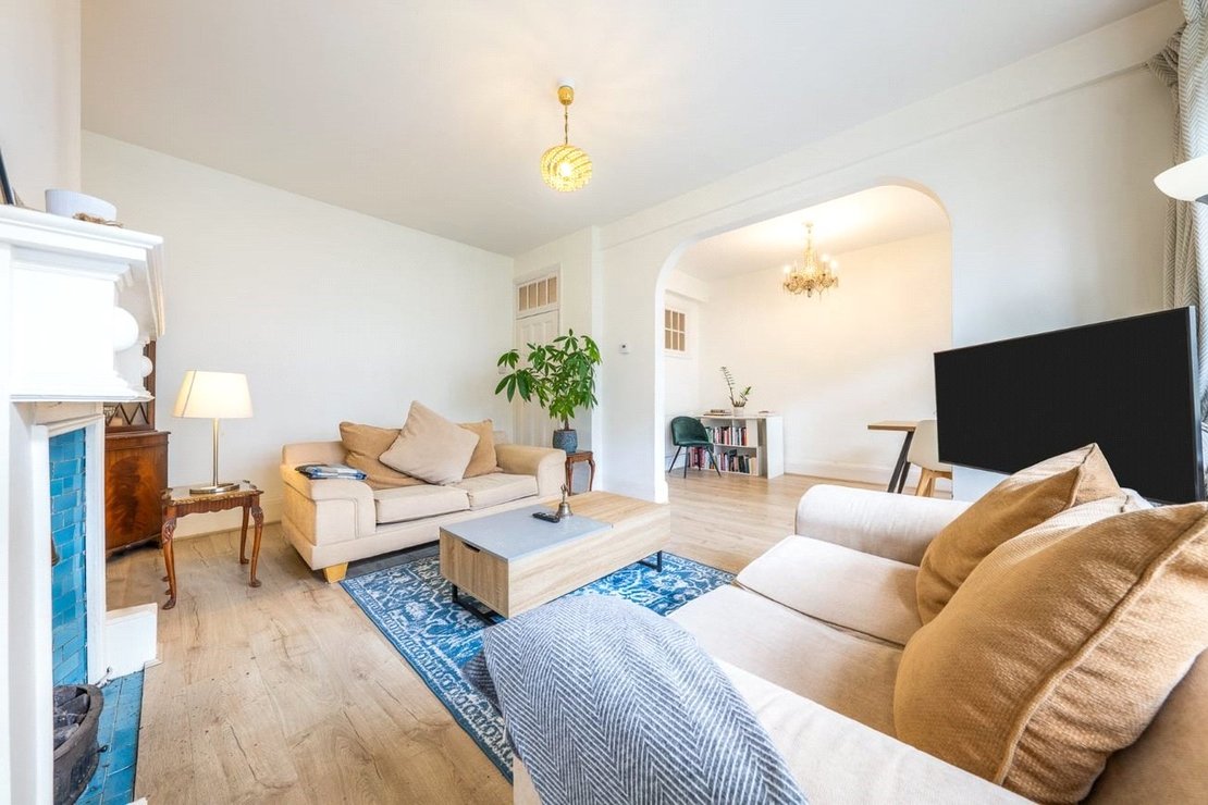 2 bedroom Flat to rent in Clifton Court-view7