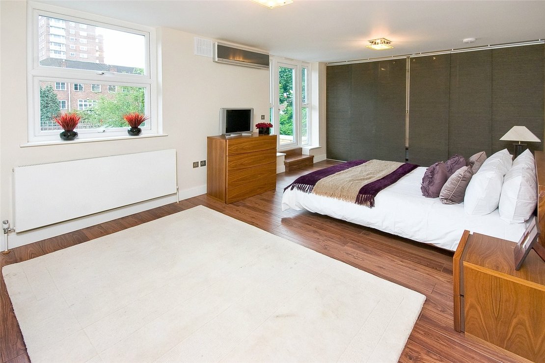 5 bedroom House,Newhome to rent in Court Close-view4