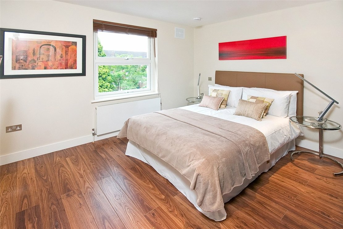 5 bedroom House,Newhome to rent in Court Close-view6