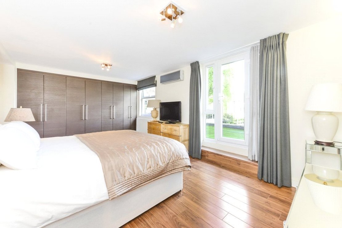 4 bedroom House to rent in Court Close-view4