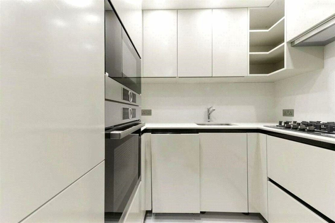 2 bedroom Flat to rent in Cresta House-view3