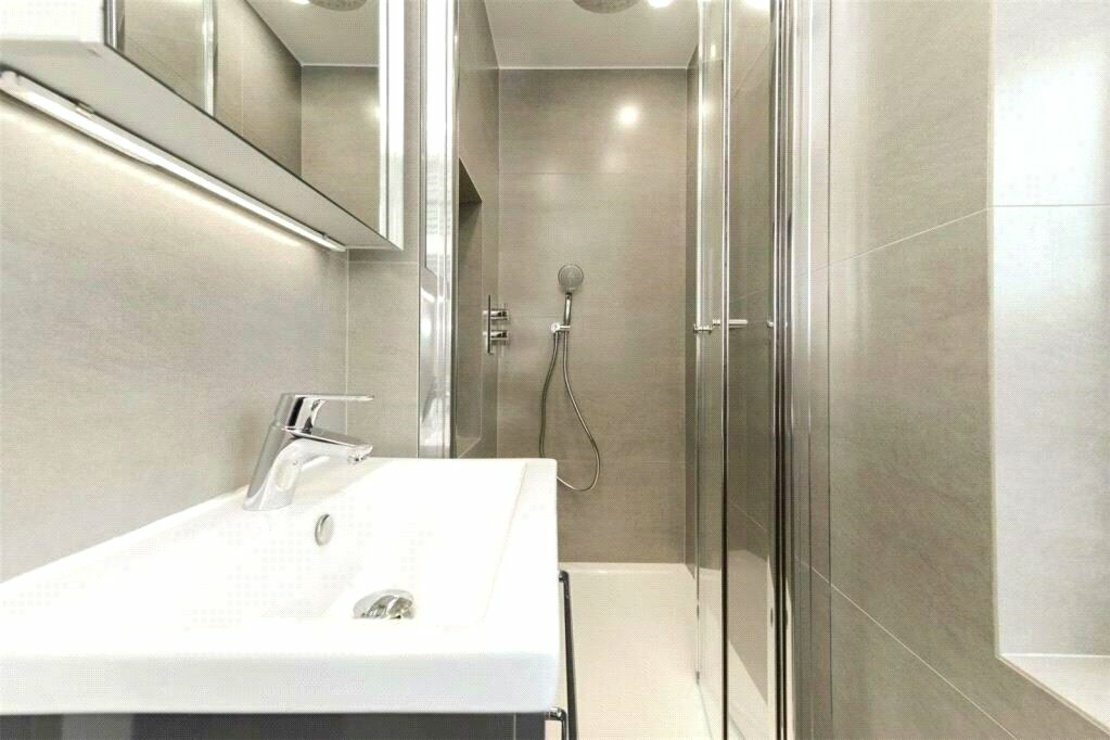 2 bedroom Flat to rent in Cresta House-view7