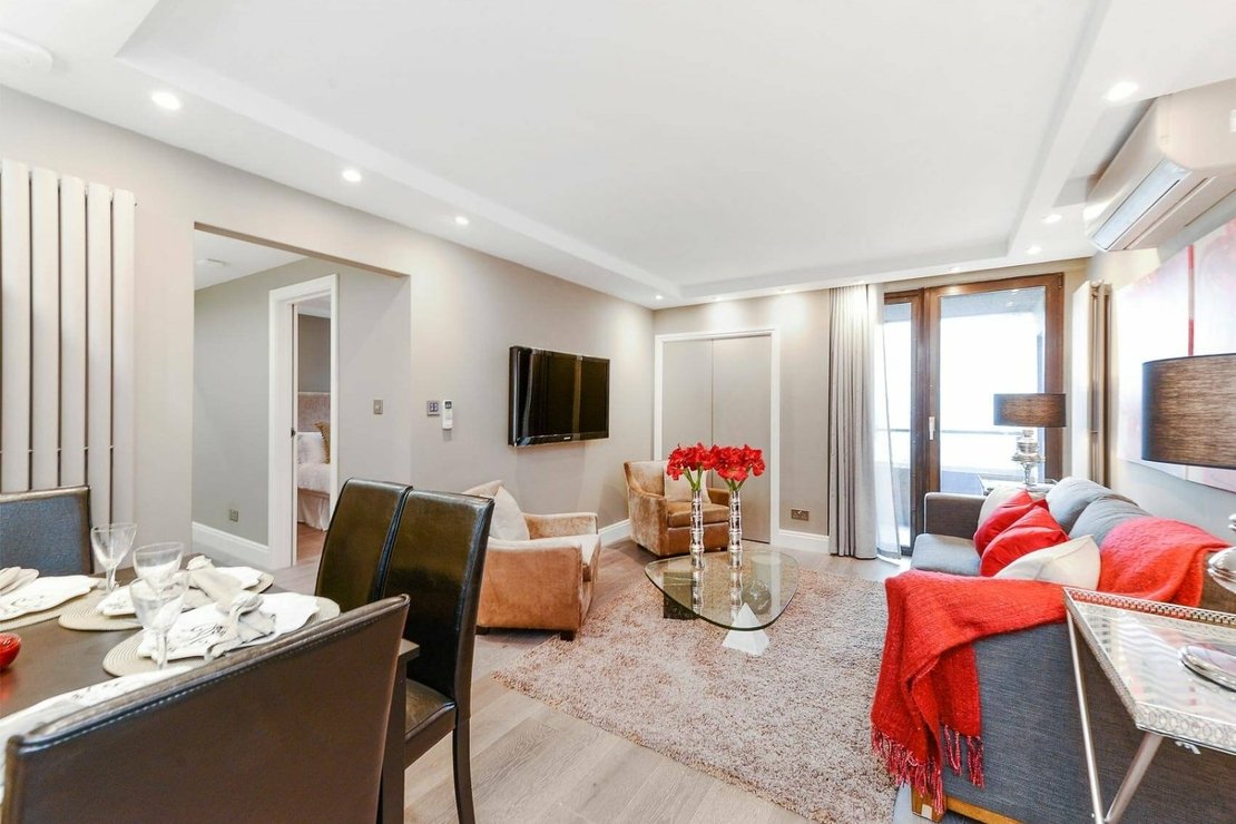 2 bedroom Flat to rent in Cresta House-view1