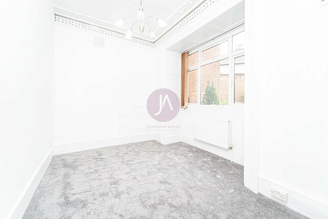 3 bedroom Flat to rent in Cromwell Place-view8