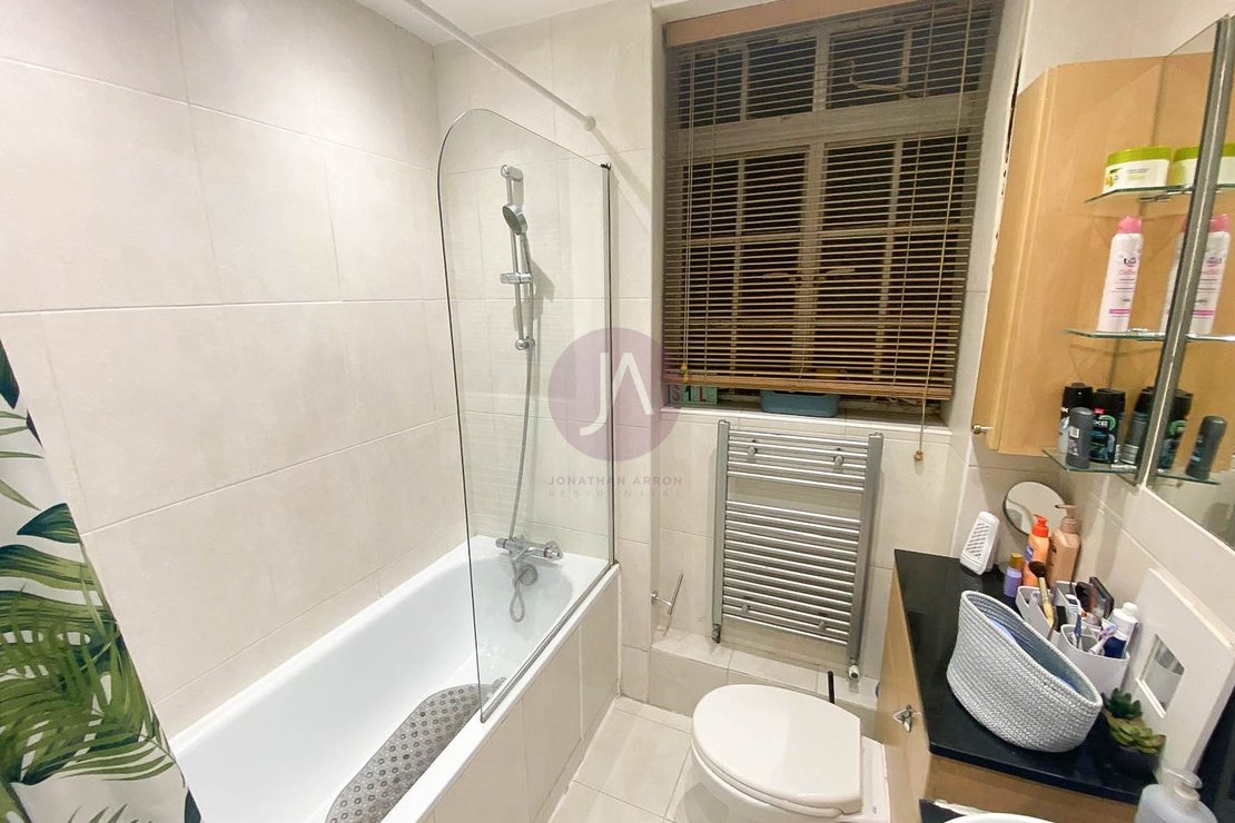 2 bedroom Flat to rent in Cumberland Court-view5