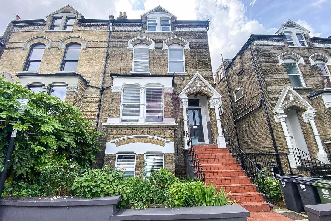 1 bedroom Flat to rent in Dartmouth Park Road-view1