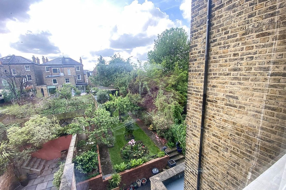 1 bedroom Flat to rent in Dartmouth Park Road-view10