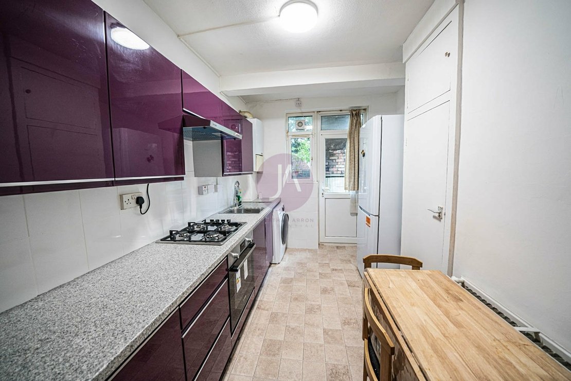 2 bedroom Flat to rent in Devonshire Court-view1
