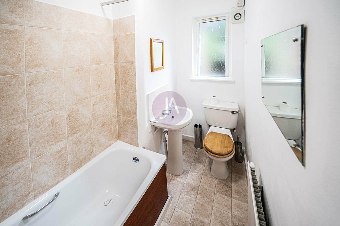 2 bedroom Flat to rent in Devonshire Court-view5