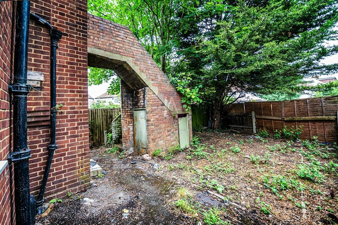 2 bedroom Flat to rent in Devonshire Court-view4