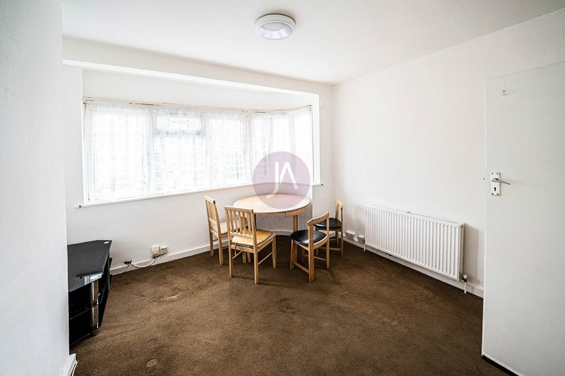 2 bedroom Flat to rent in Devonshire Court-view2