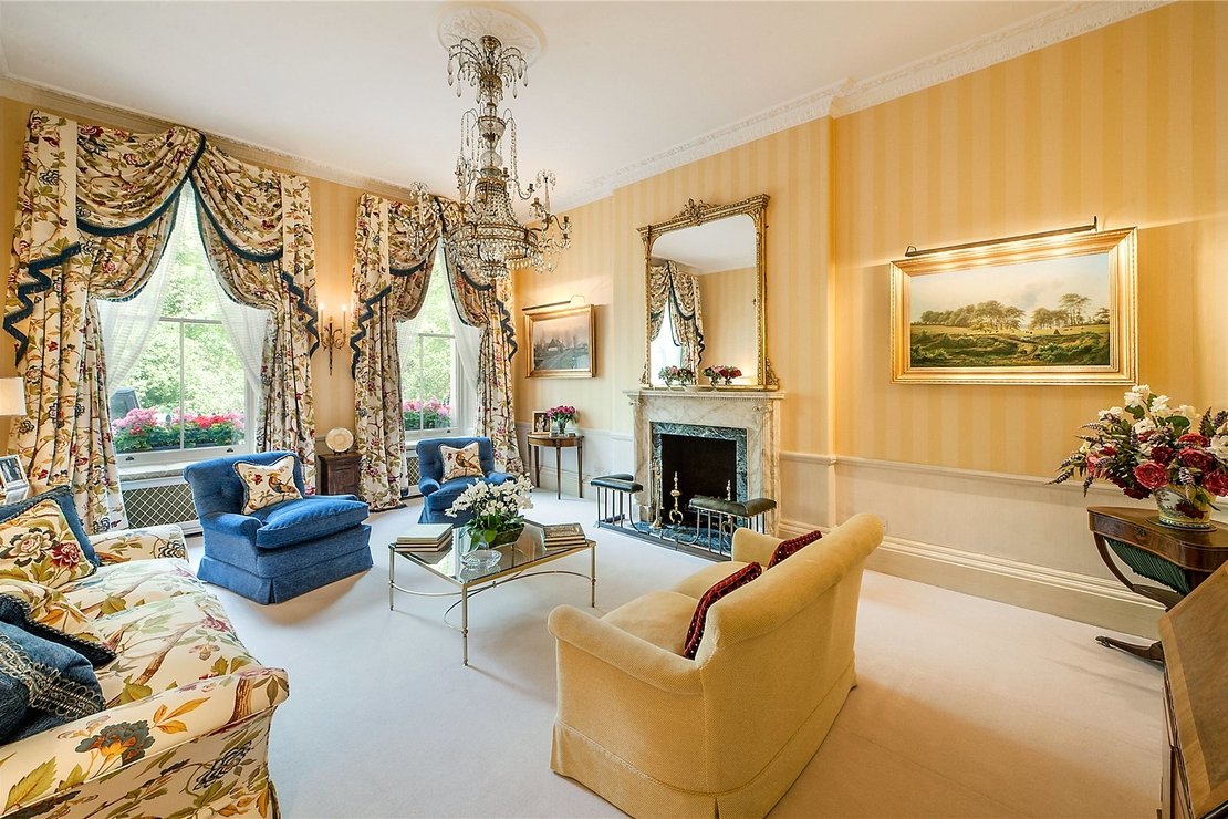 2 bedroom Maisonette to rent in Eaton Square-view1