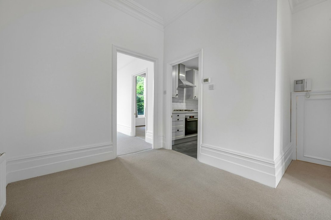 2 bedroom Flat to rent in Ellerdale Road-view12