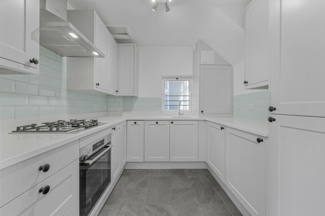 2 bedroom Flat to rent in Ellerdale Road-view4