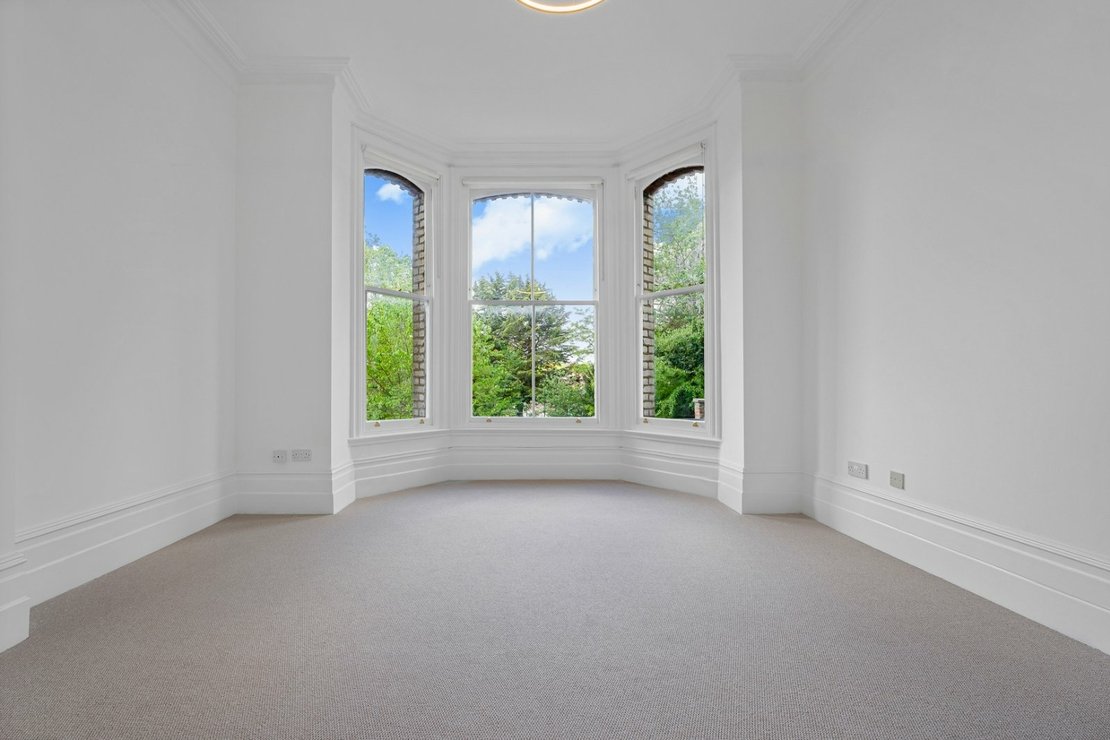 2 bedroom Flat to rent in Ellerdale Road-view3