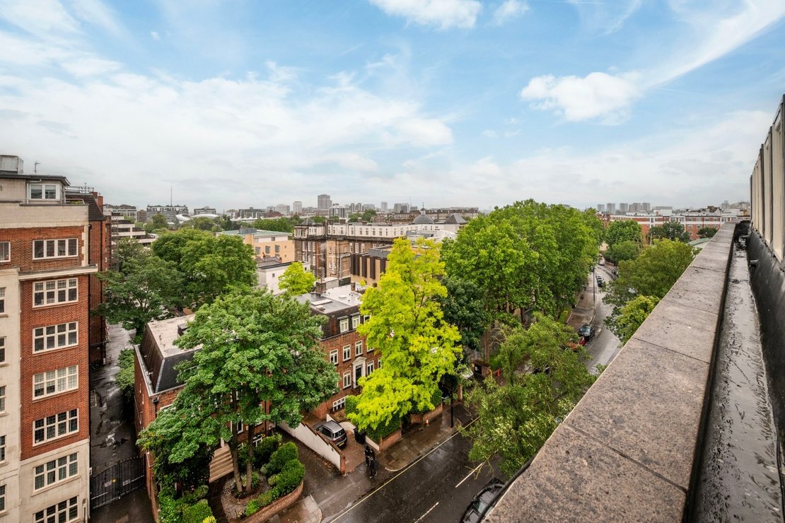 2 bedroom Flat to rent in Eyre Court-view13