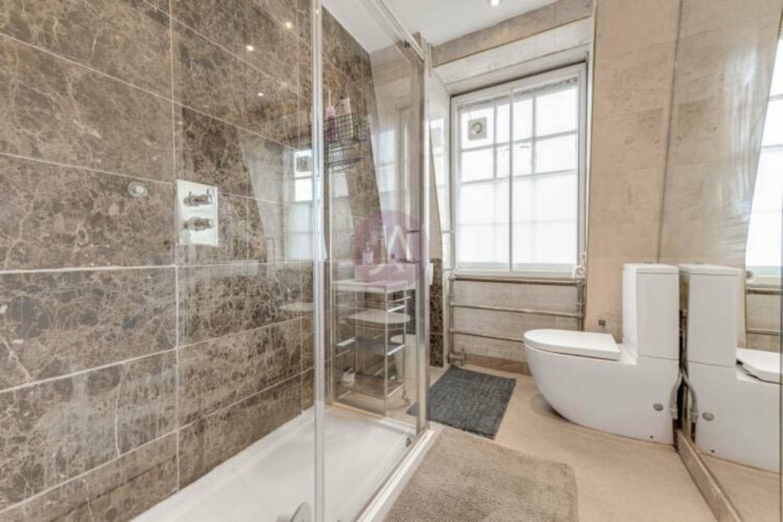 2 bedroom Flat to rent in Eyre Court-view8