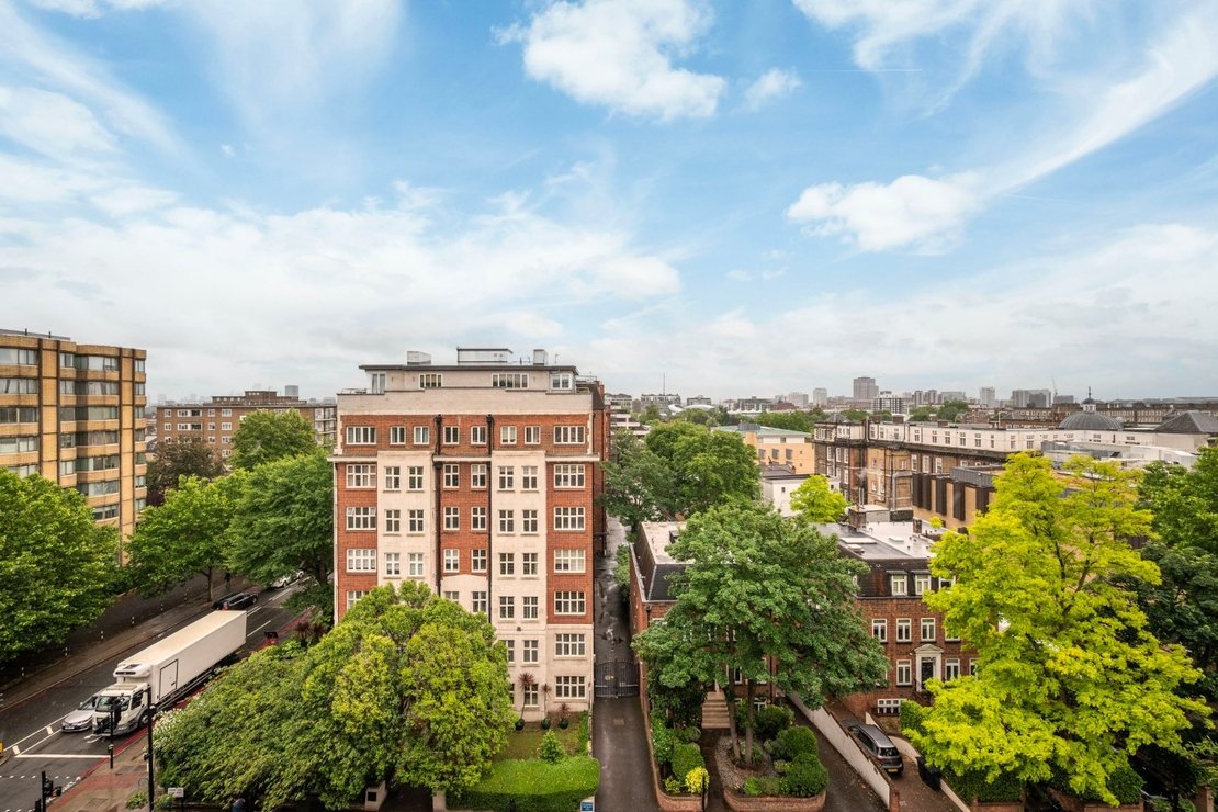 2 bedroom Flat to rent in Eyre Court-view12