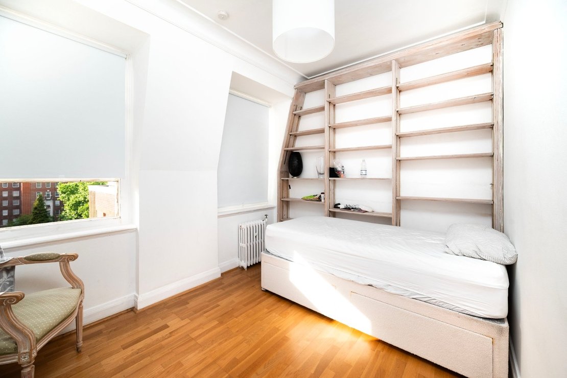 2 bedroom Flat to rent in Eyre Court-view10