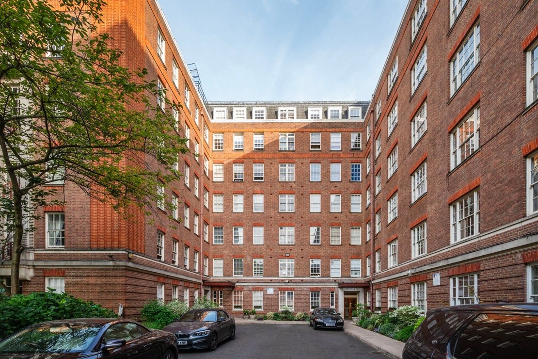 2 bedroom Flat to rent in Eyre Court-view1