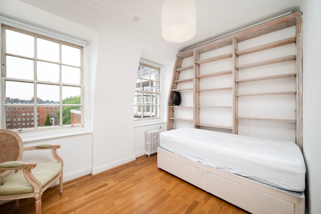 2 bedroom Flat to rent in Eyre Court-view5