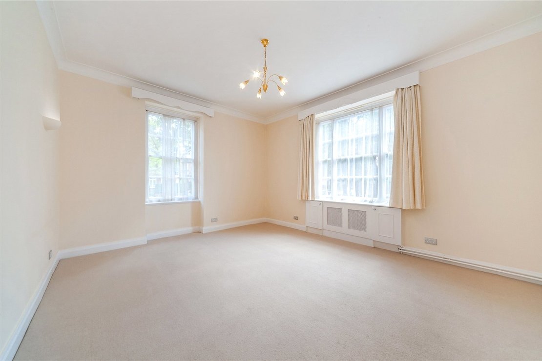3 bedroom Flat to rent in Eyre Court-view2