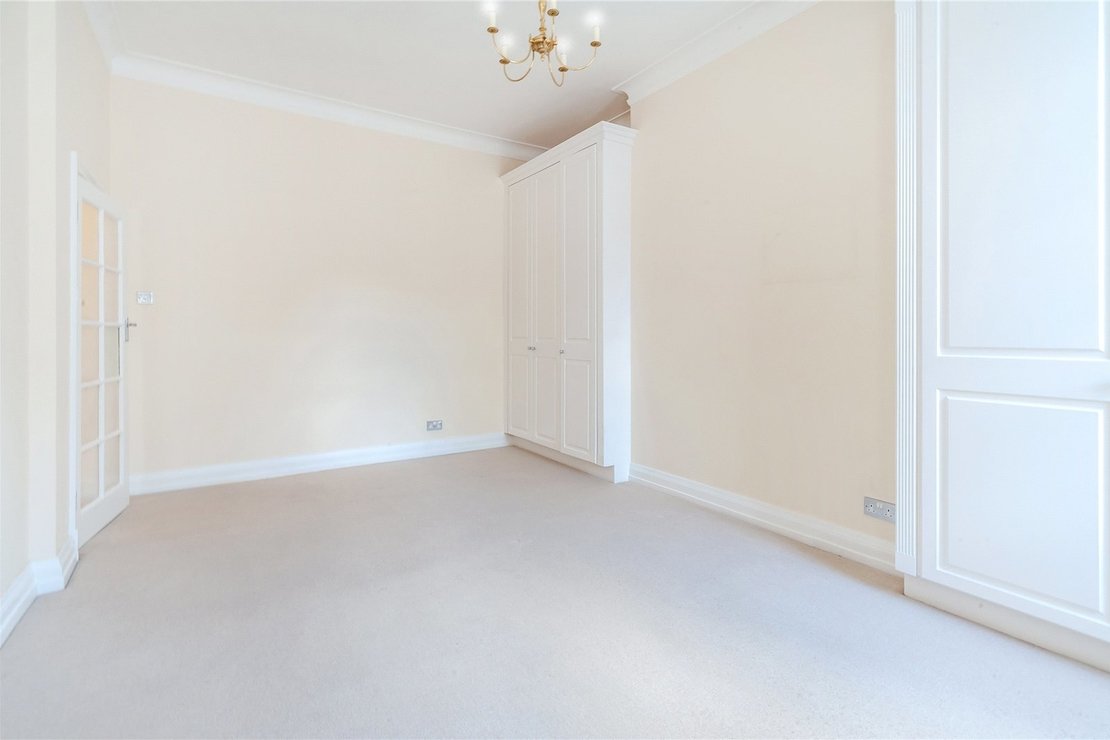 3 bedroom Flat to rent in Eyre Court-view5