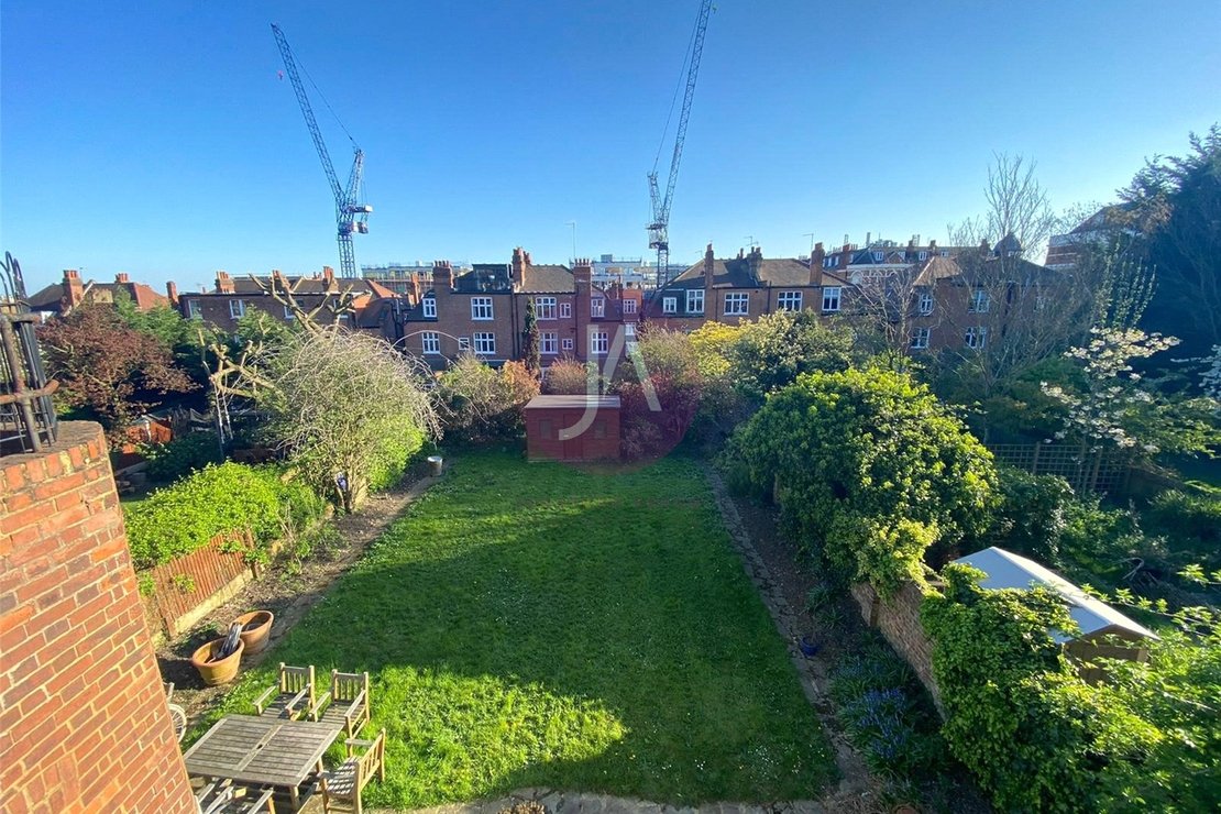 Flat to rent in Fawley Road-view6