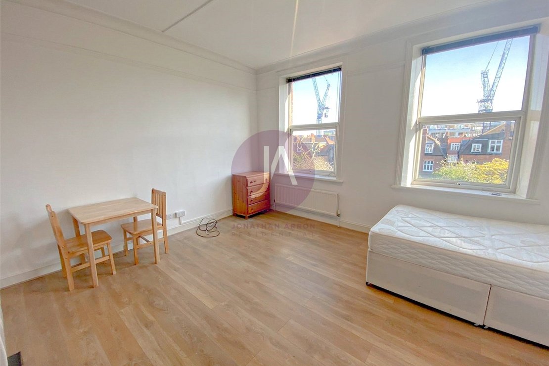 Flat to rent in Fawley Road-view4