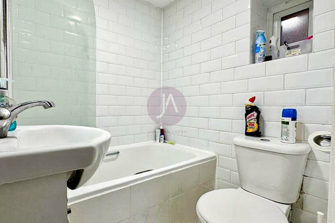 Flat to rent in Fawley Road-view4