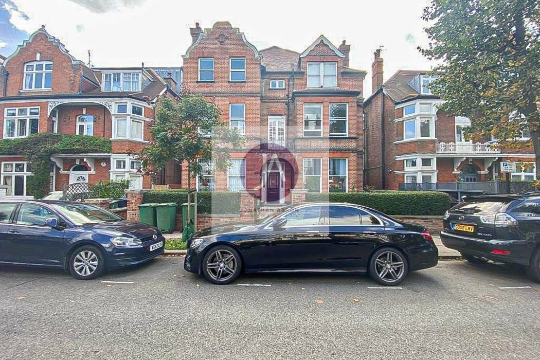 Flat to rent in Fawley Road-view1