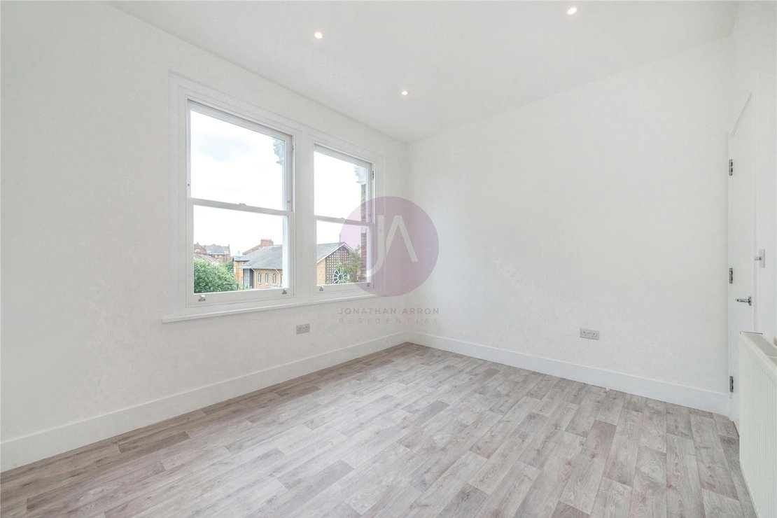 3 bedroom Flat,Maisonette to rent in Fernhead Road-view7