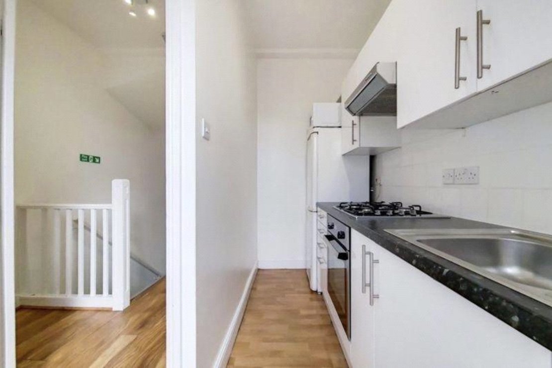 3 bedroom Maisonette to rent in Finchley Road-view3