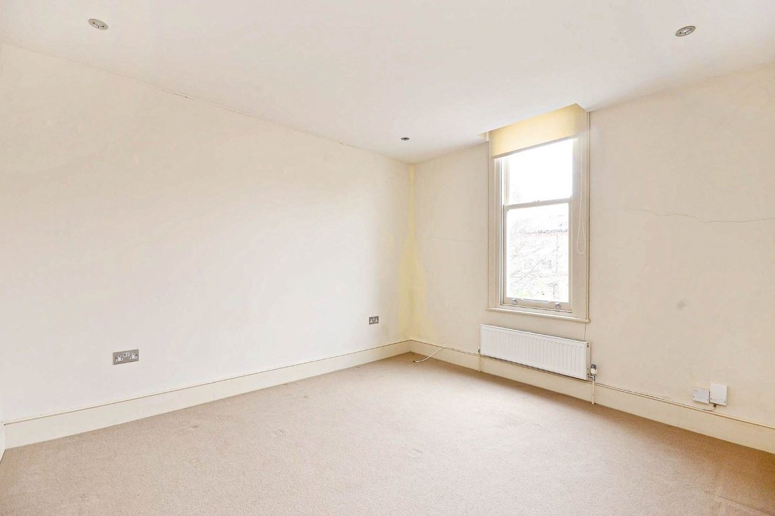 2 bedroom Flat to rent in Finsbury Park Road-view7
