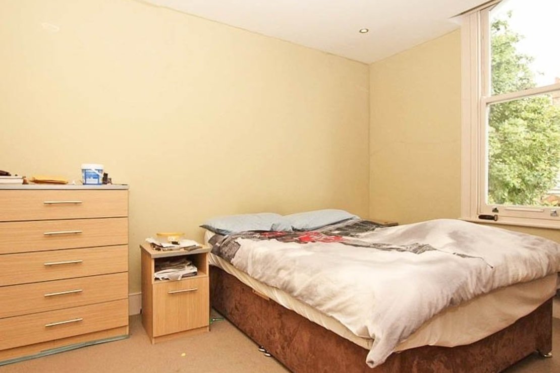 2 bedroom Flat to rent in Finsbury Park Road-view9