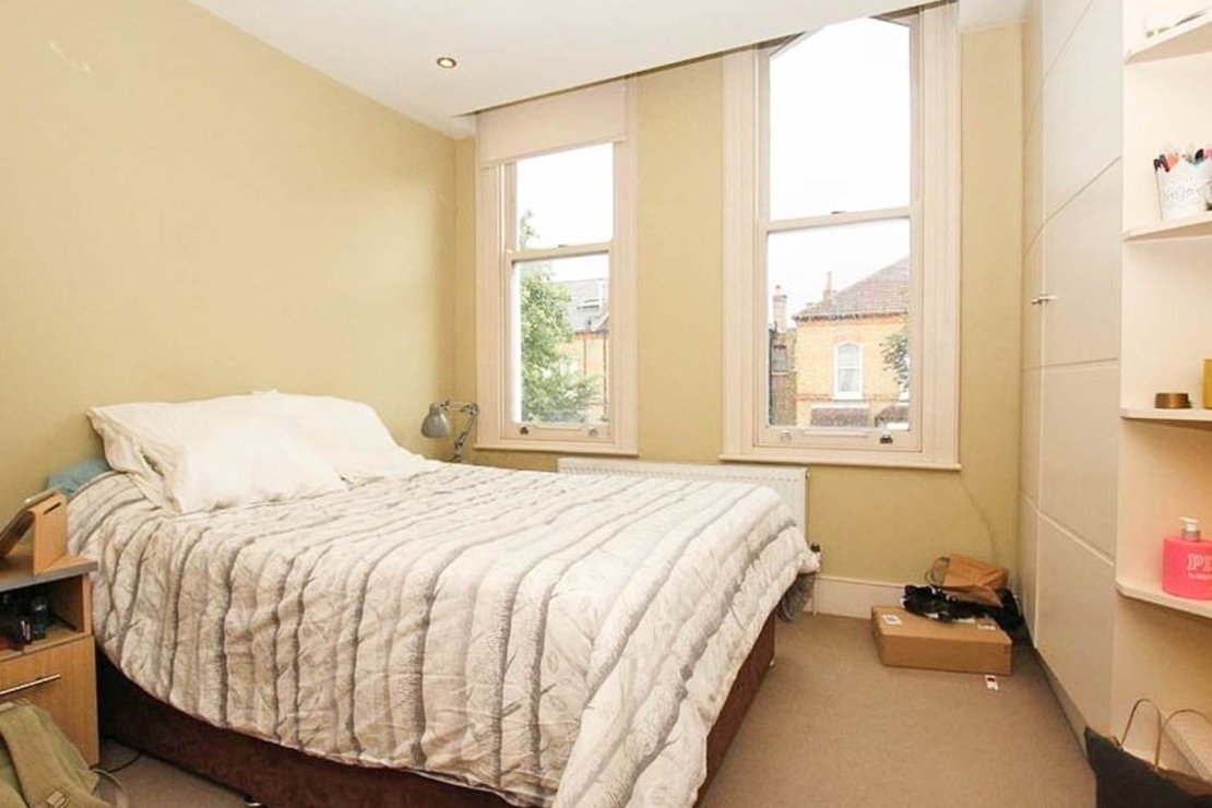 2 bedroom Flat to rent in Finsbury Park Road-view10