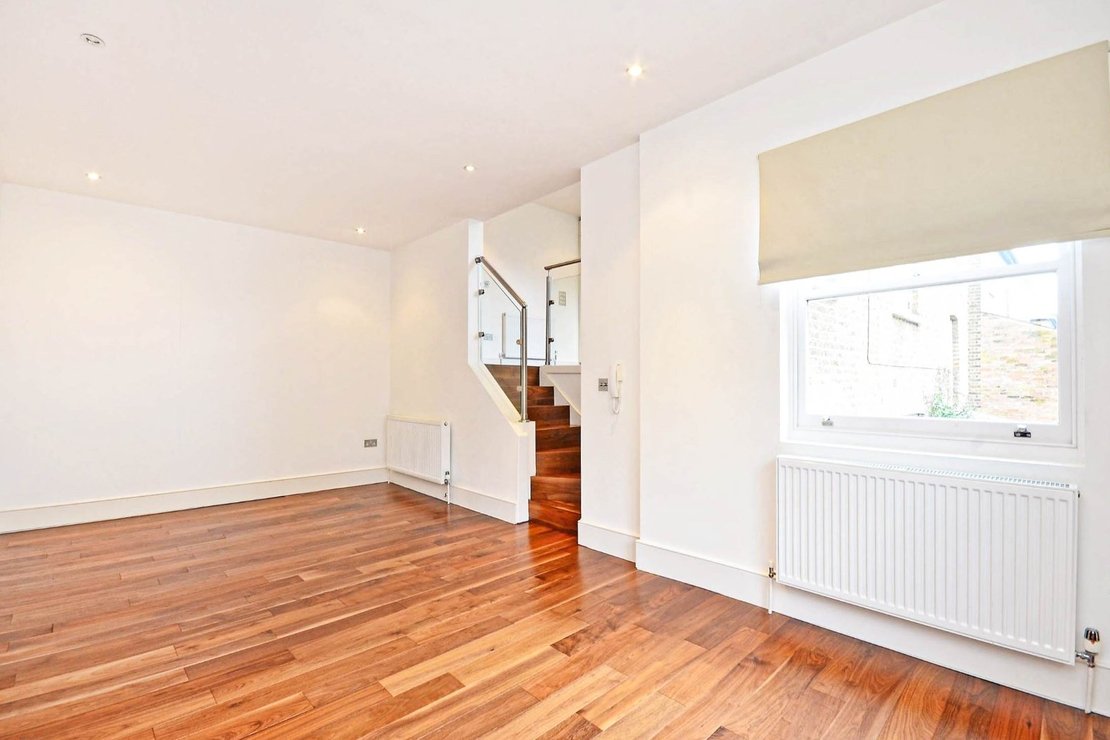 2 bedroom Flat to rent in Finsbury Park Road-view2