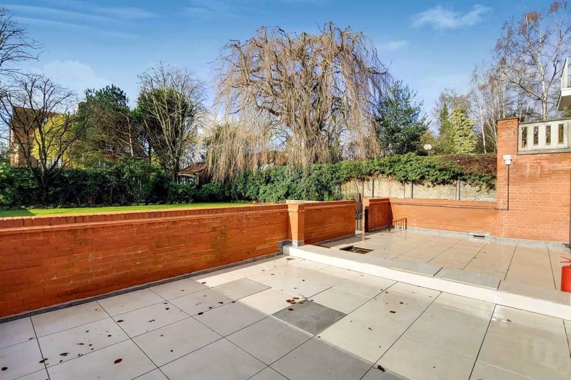 1 bedroom Flat to rent in Fitzjohns Avenue-view8